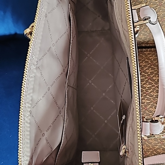 Michael Kors satchel - Picture 4 of 8